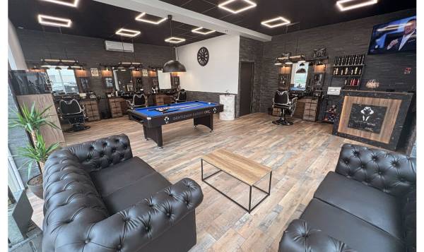 Intérieur du salon Gentlemen Barber One à Bassens